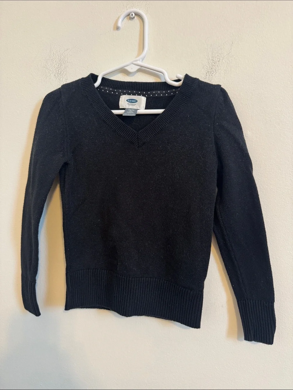 Old Navy Black V-Neck Pullover Sweater
